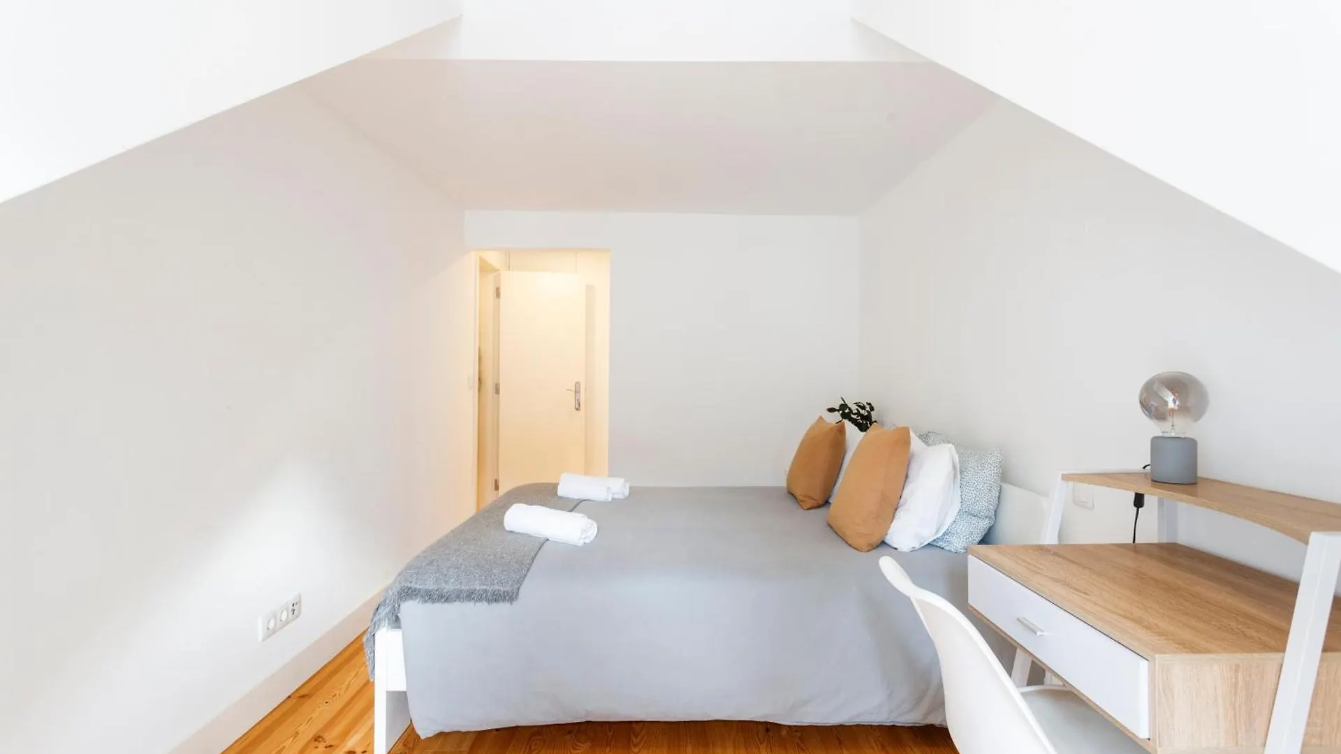 Pensionat Suite In Cozy Apartment In Chiado In Shared House Lisboa