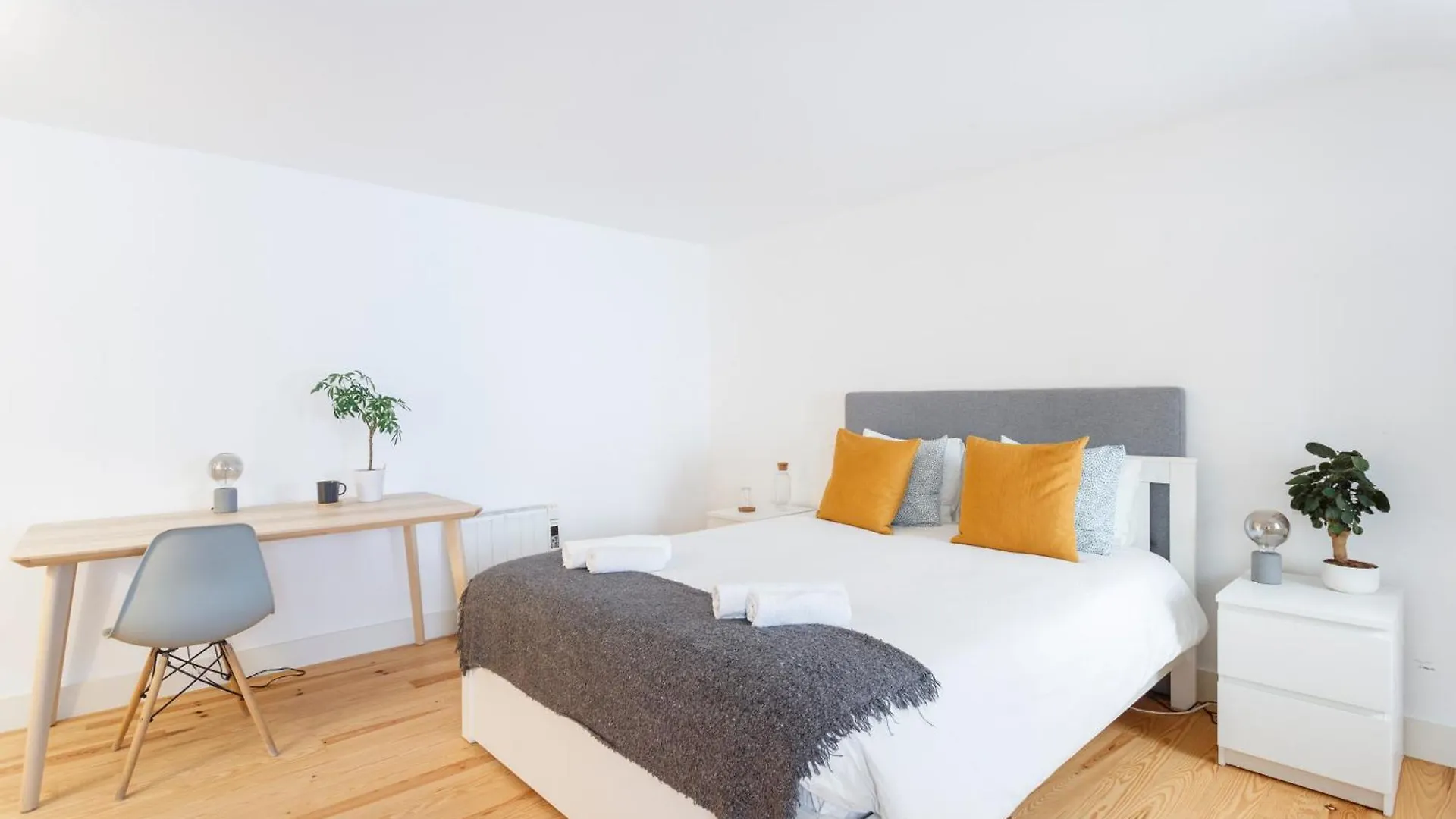 Suite In Cozy Apartment In Chiado In Shared House Lisboa