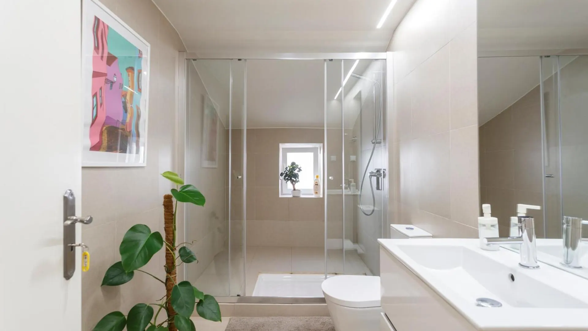 Suite In Cozy Apartment In Chiado In Shared House Lisboa 0*,  Portugal