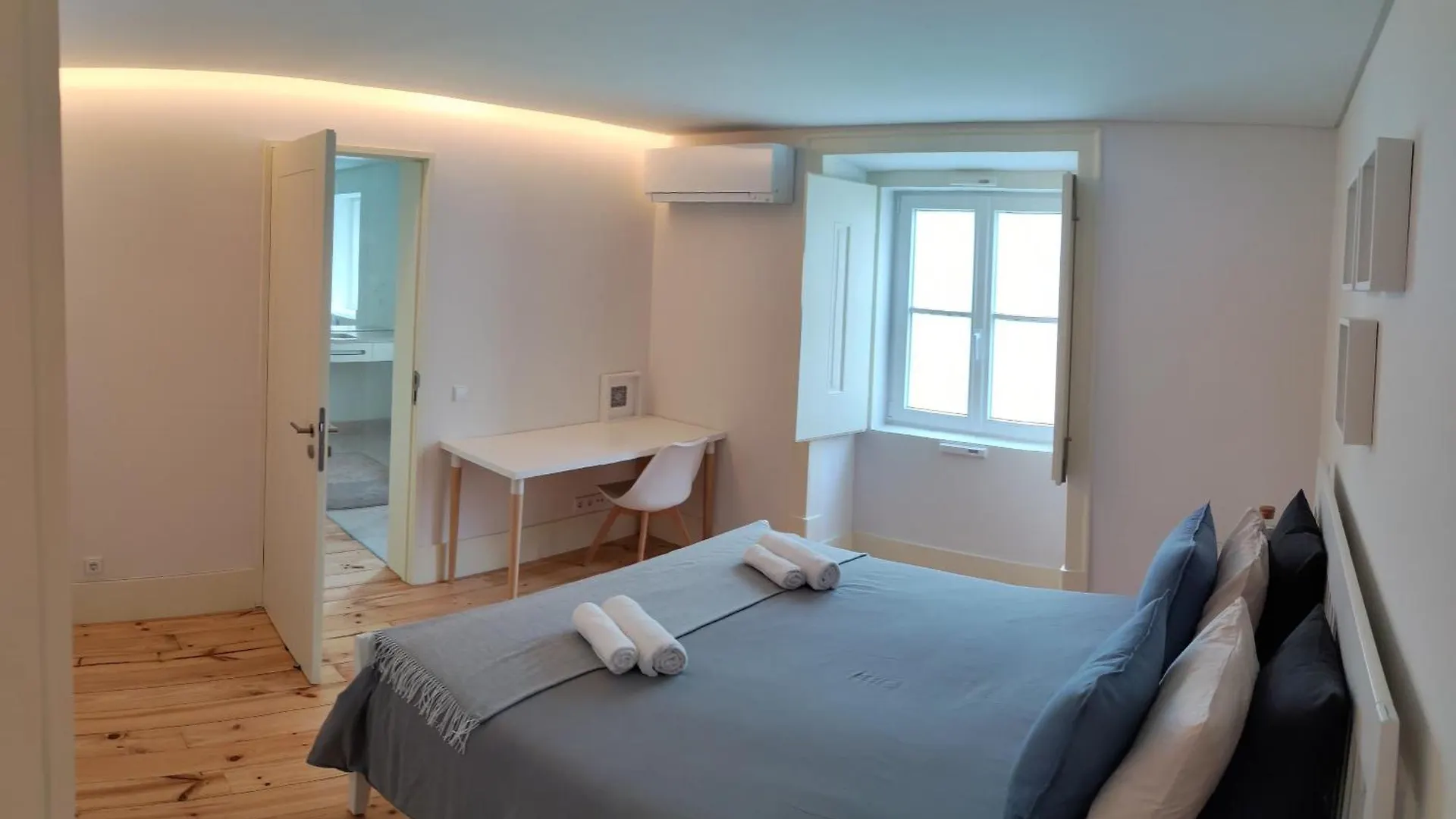 Suite In Cozy Apartment In Chiado In Shared House Lisboa Pensionat