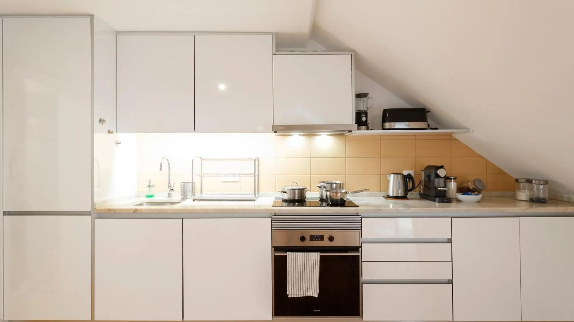 Pensionat Suite In Cozy Apartment In Chiado In Shared House Lisboa